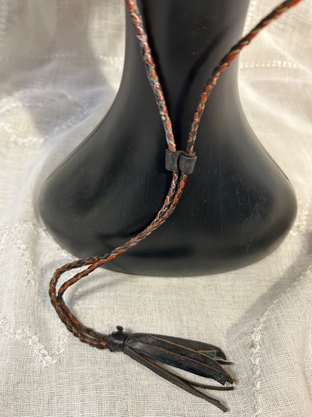 Straw summer hat with leather ties - Picture 6 of 9